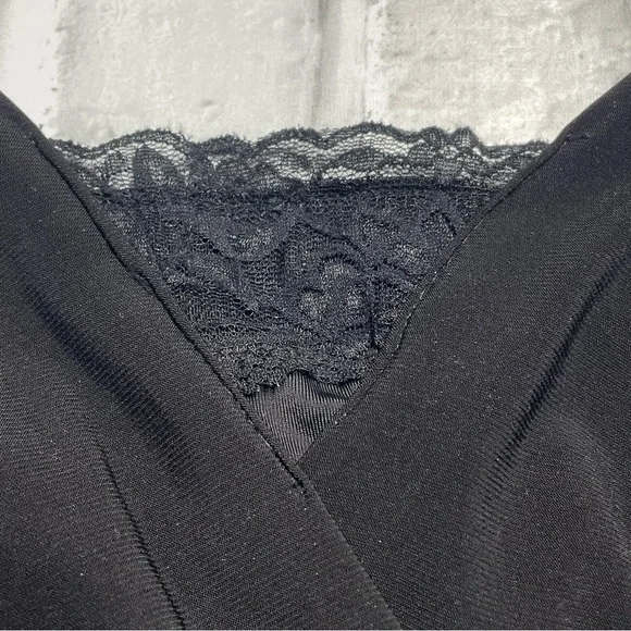 J.R.Nites by Carolin black-top dress with a pink A-line skirt. Size 16. Roses - Picture 9 of 16